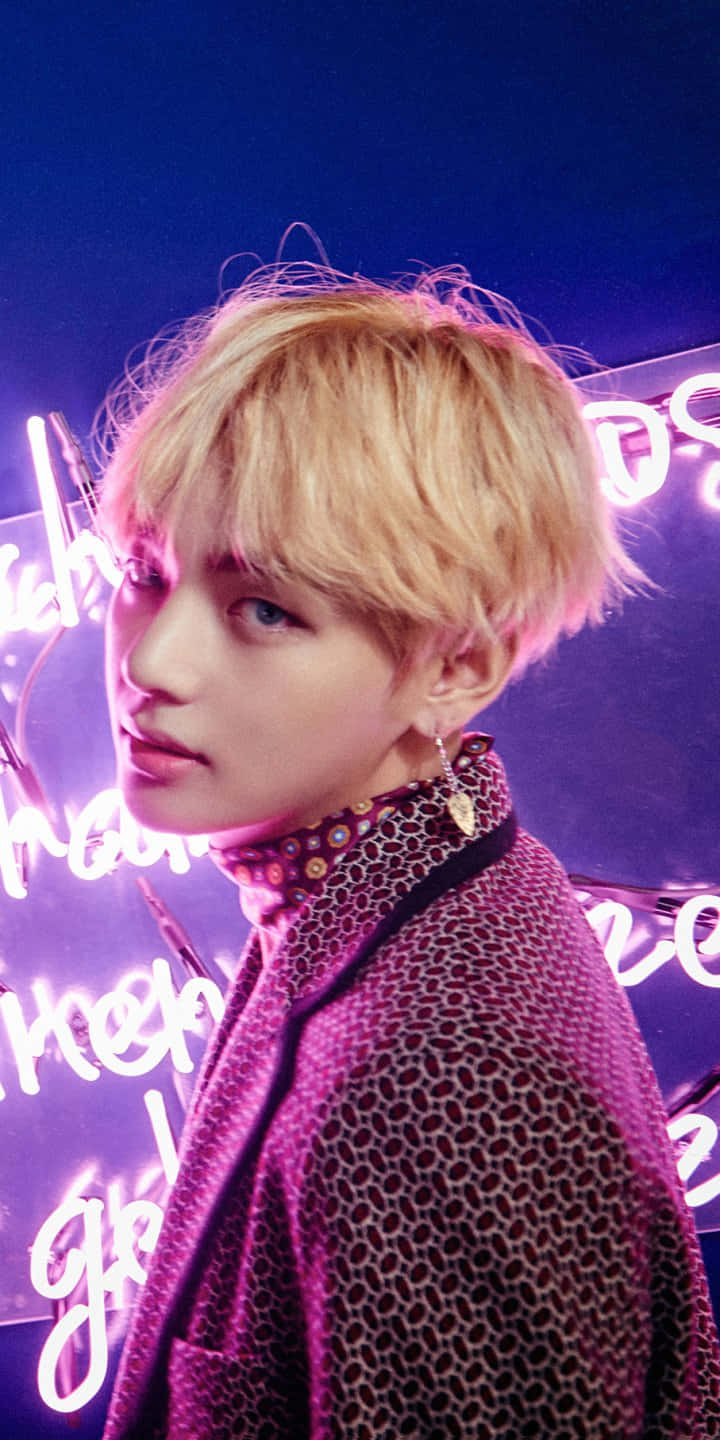 V Bts Phone In Blonde Hair Wallpaper