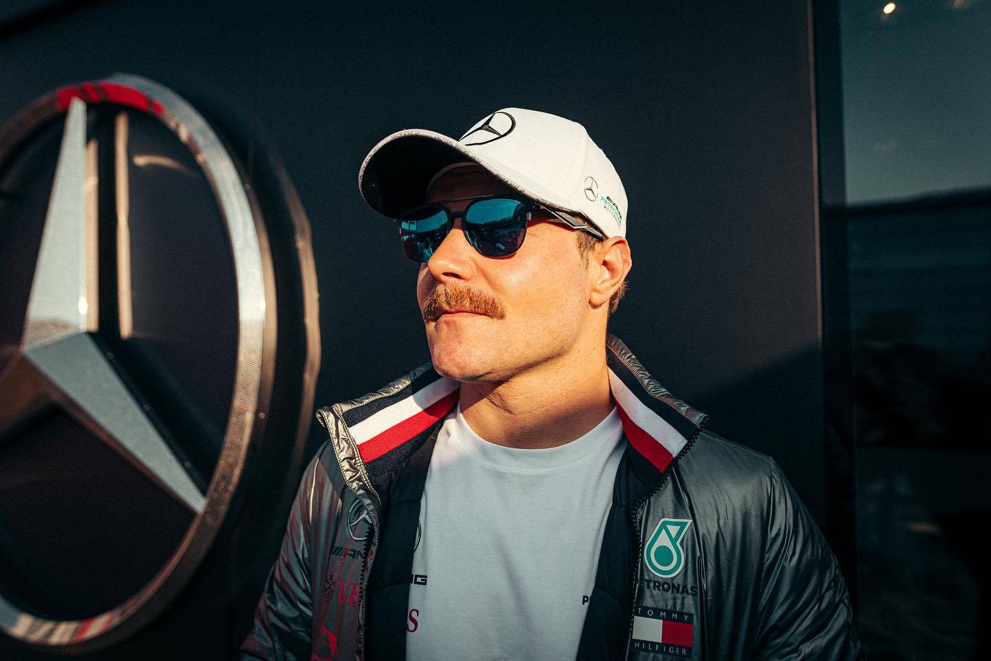 Valtteri Bottas Wearing Sunglasses Wallpaper