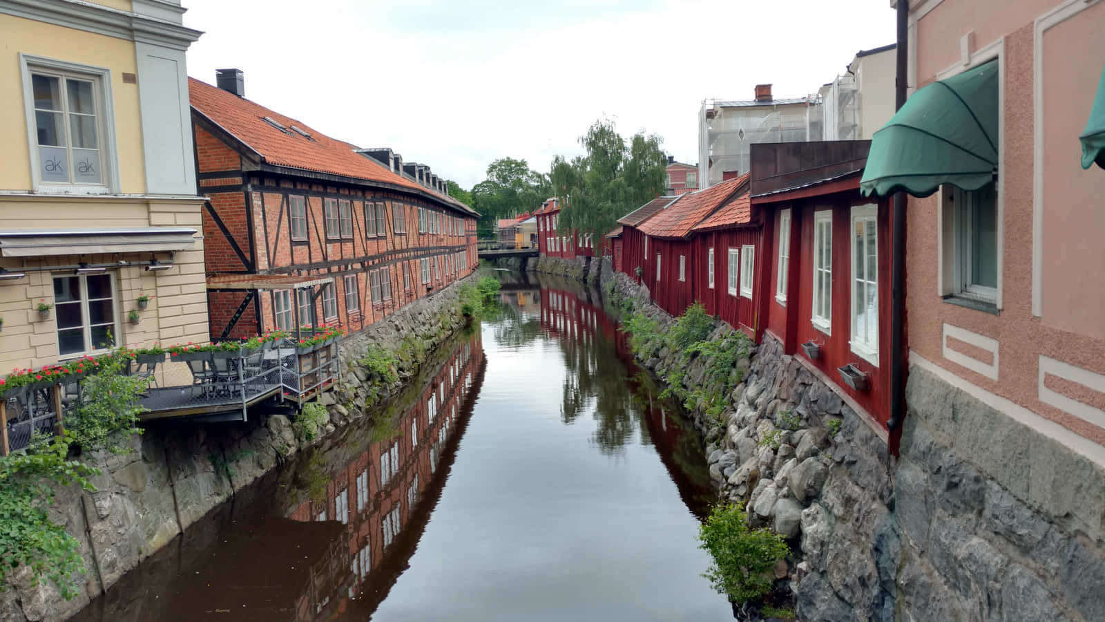 Vasteras Sweden Canal View Wallpaper