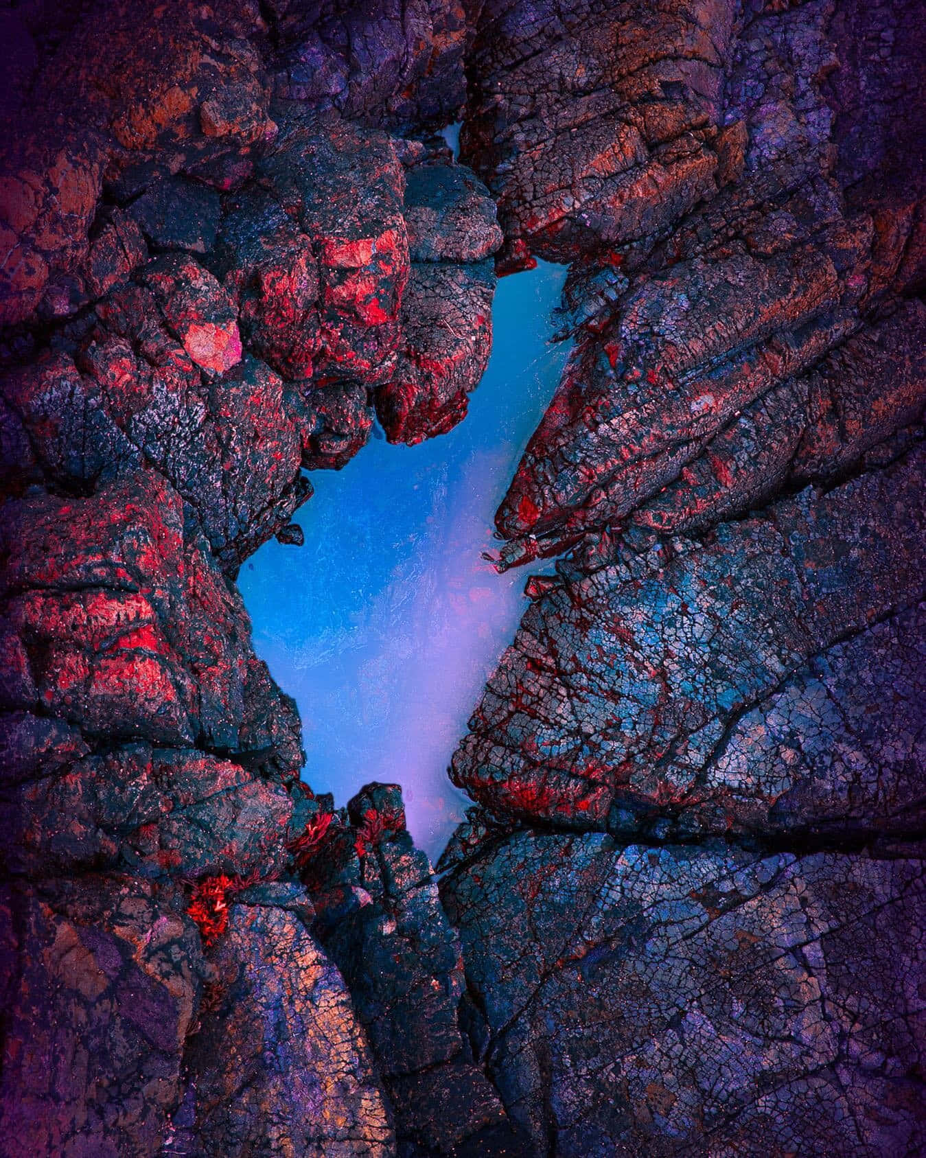 Vibrant_ Rock_ Formation_ Crevice Wallpaper