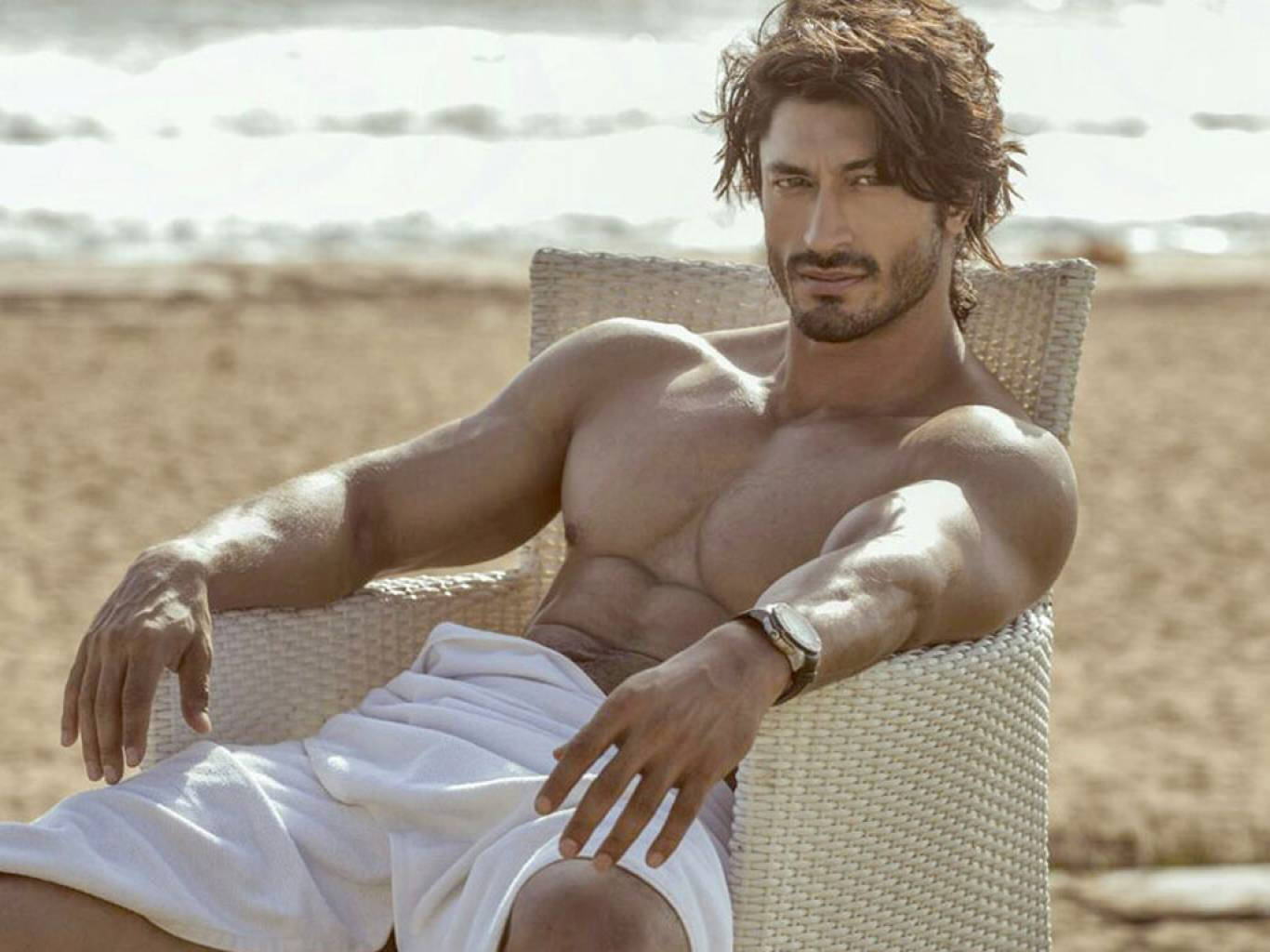 Vidyut Jamwal Beach Wallpaper