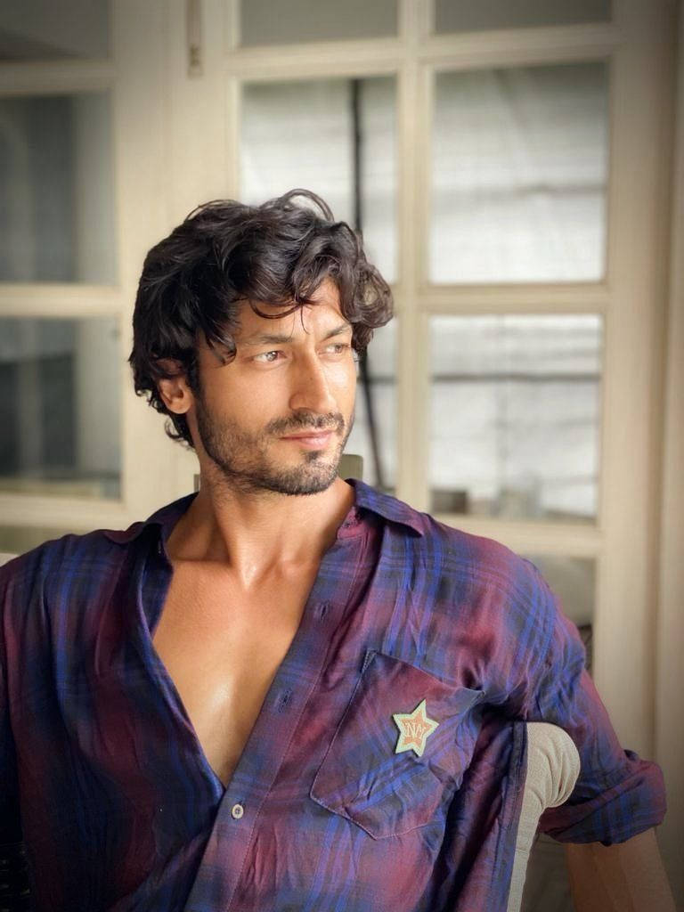 Vidyut Jamwal Chest Wallpaper