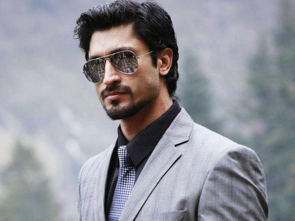 Vidyut Jamwal Exudes Sophistication In Formal Attire Wallpaper