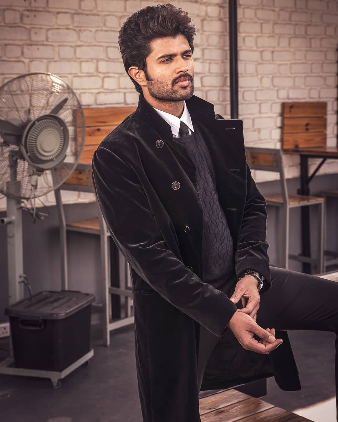 Vijay Devarakonda On Black Satin Leather 4k Wallpaper