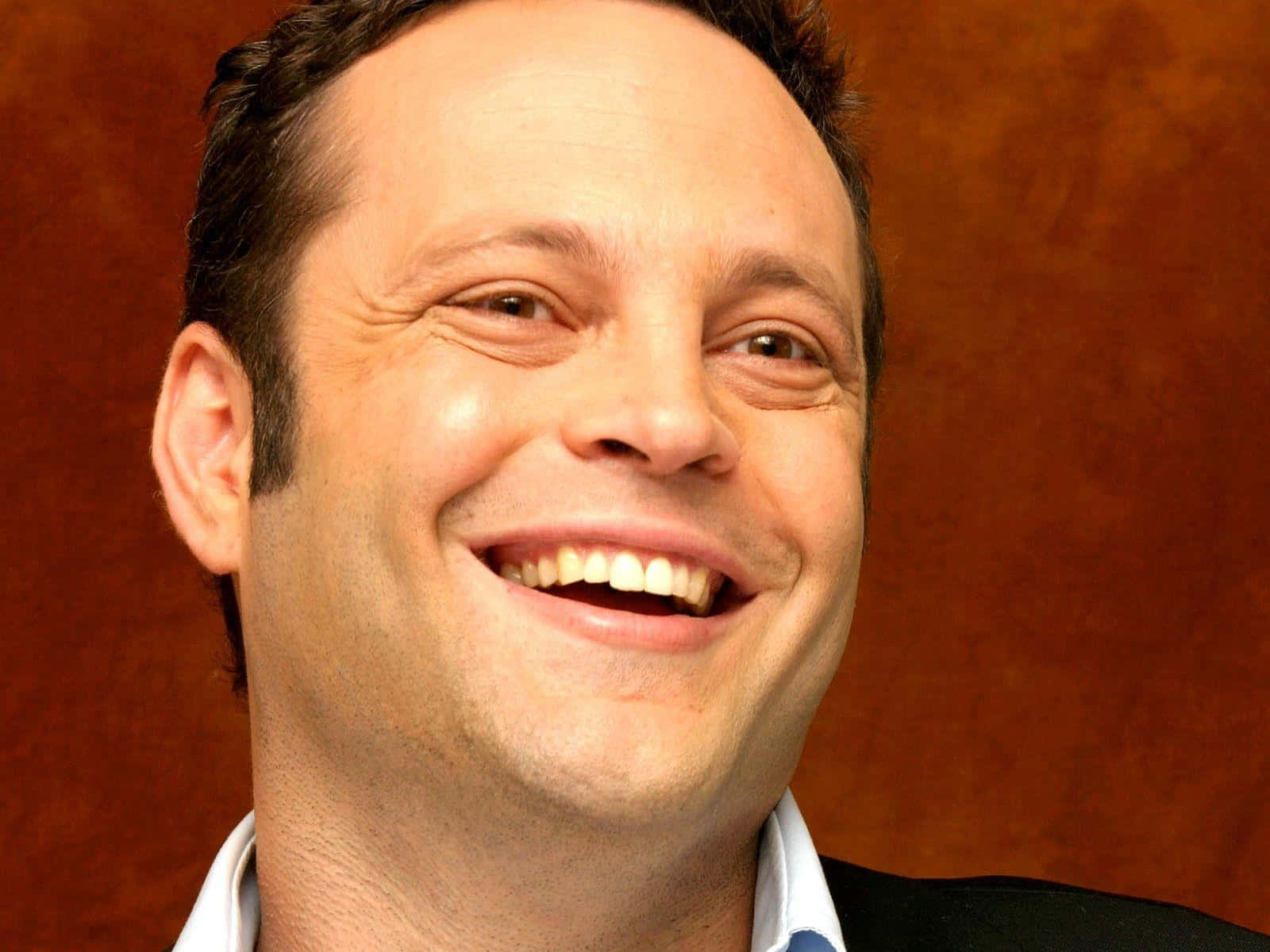 Vince Vaughn Smiling In A Suit Wallpaper