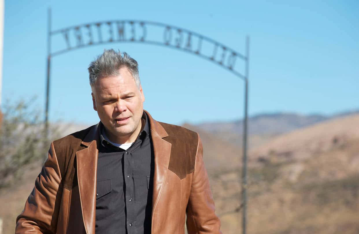 Vincent D'onofrio Striking A Pose In A Black And White Portrait Wallpaper