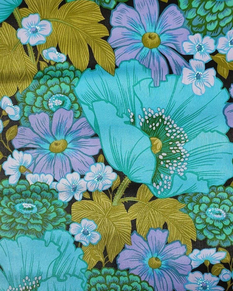 Vintage 70s Pastel Flowers Wallpaper