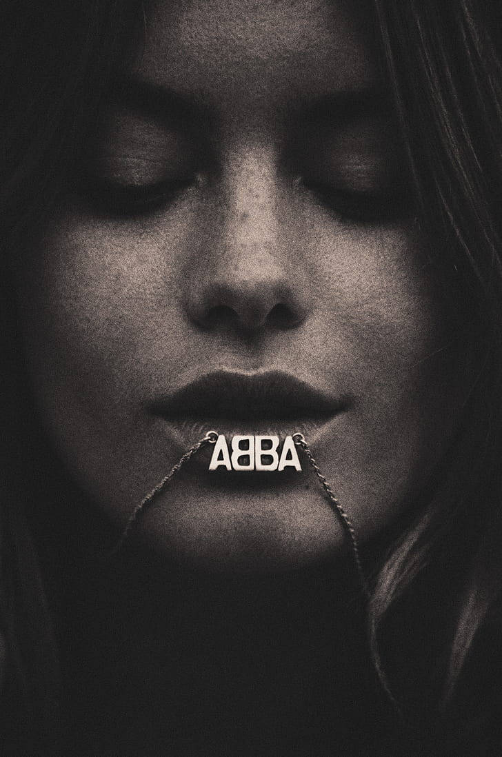 Vintage Abba Necklace Wallpaper