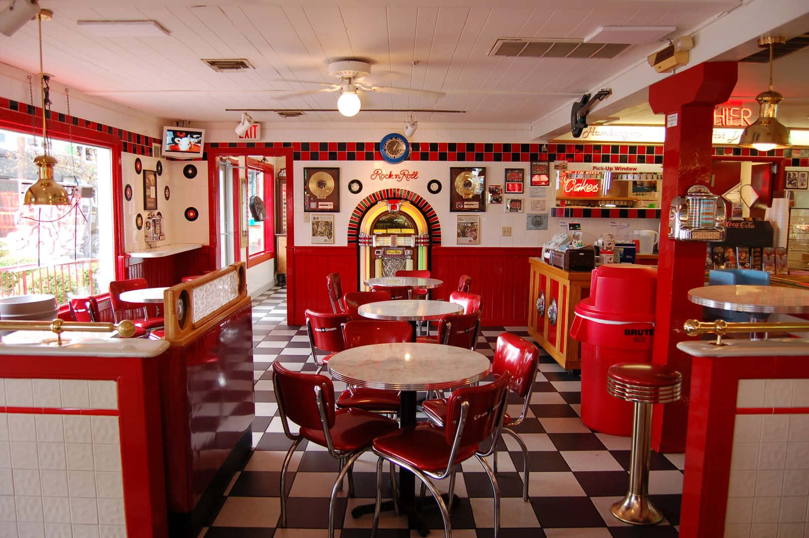 Vintage Charm Of Retro Diner Wallpaper