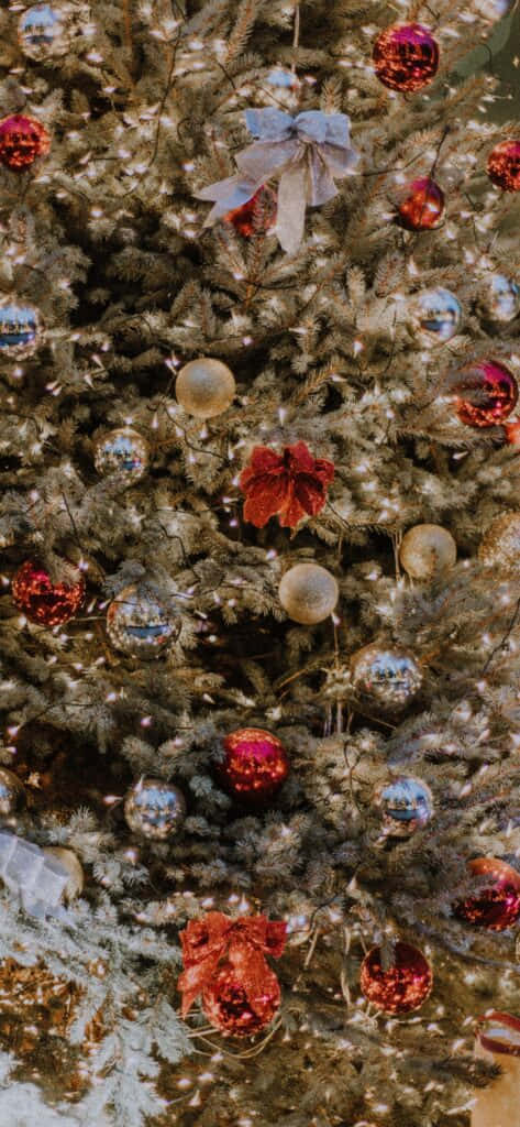 Vintage Christmas Tree Decorations Wallpaper