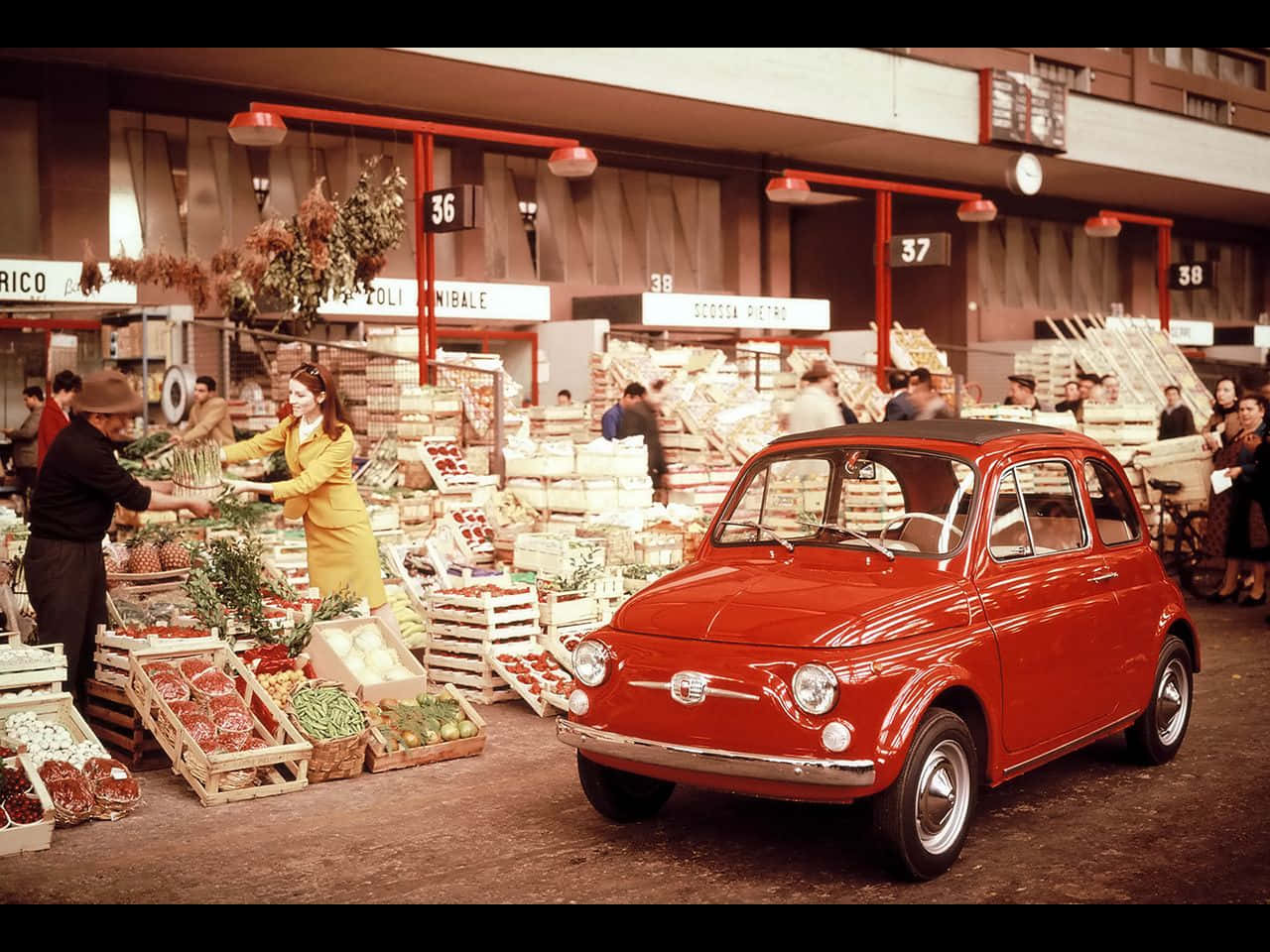 Vintage Fiat Cinquecento Parked In A City Street Wallpaper