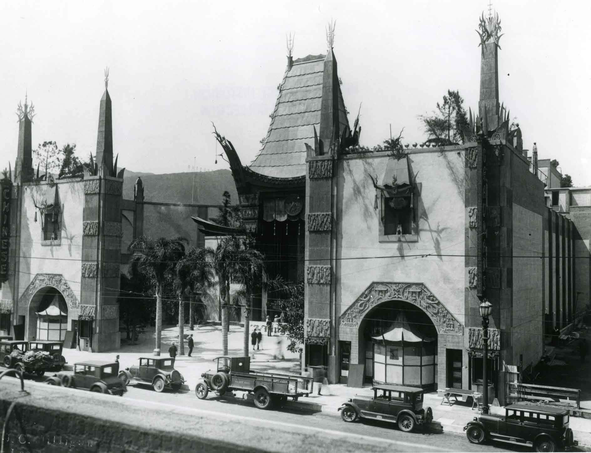 Vintage Graumans Chinese Theatre Wallpaper