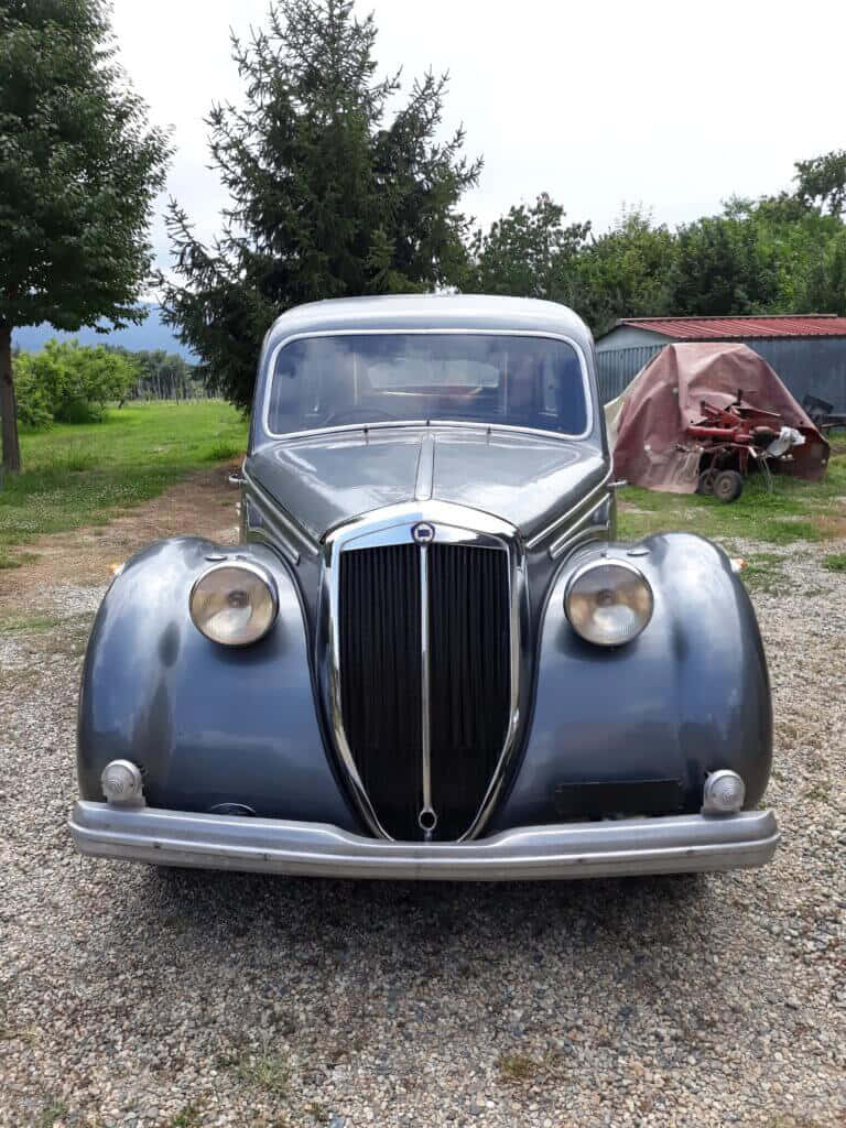 Vintage Lancia Aprilia Front View Wallpaper