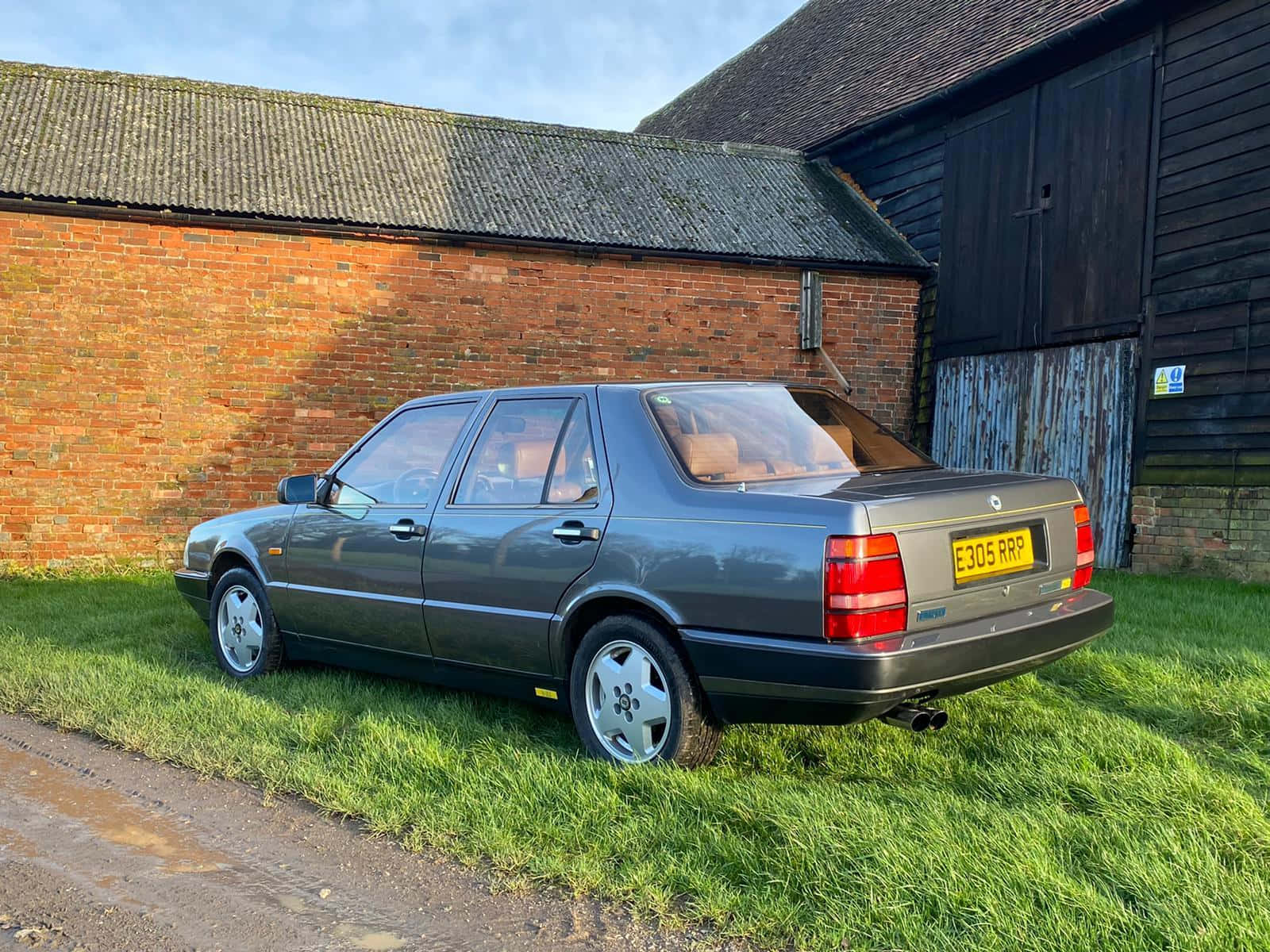 Vintage Lancia Thema Parked Wallpaper