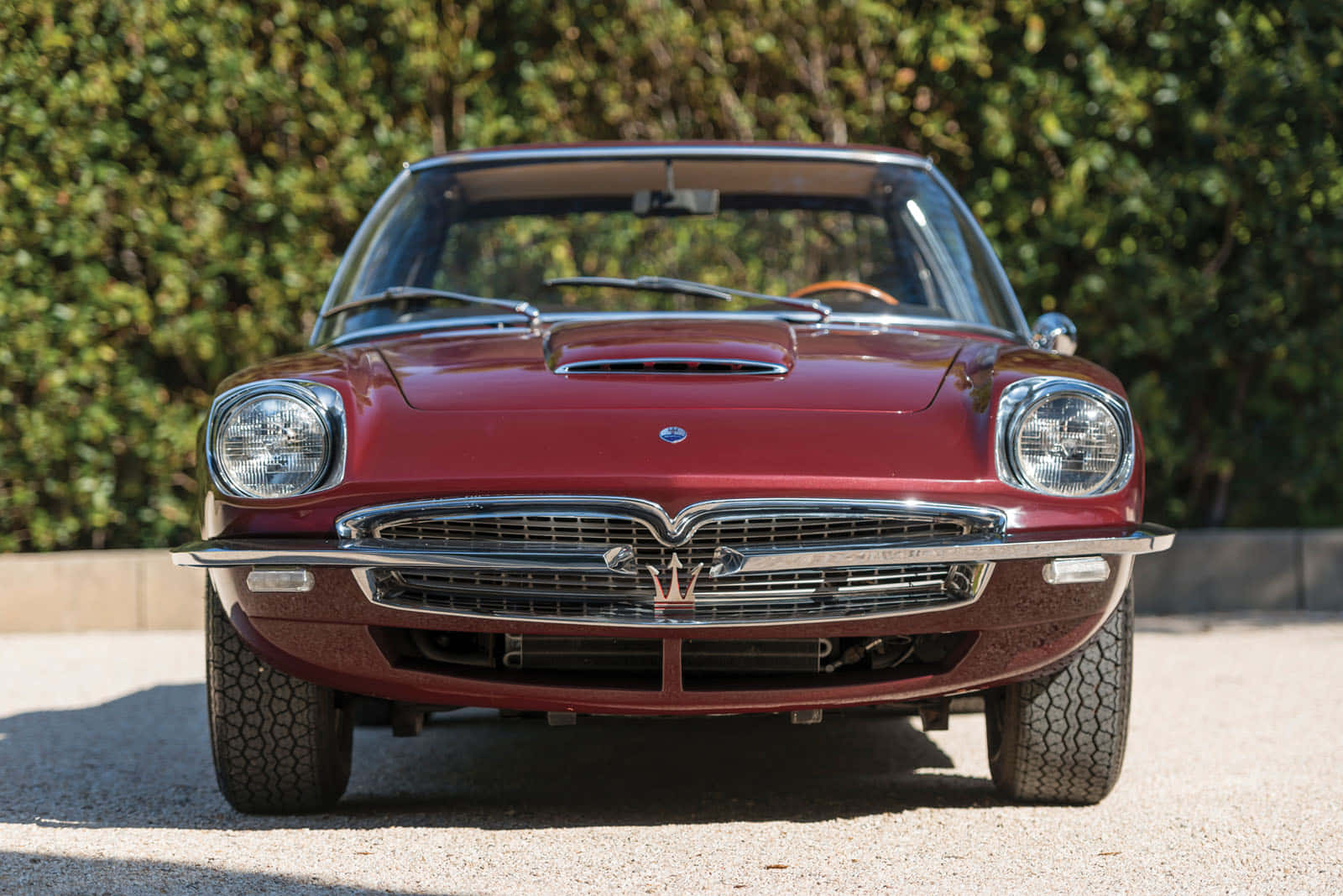 Vintage Maserati Mexico Red Front View Wallpaper