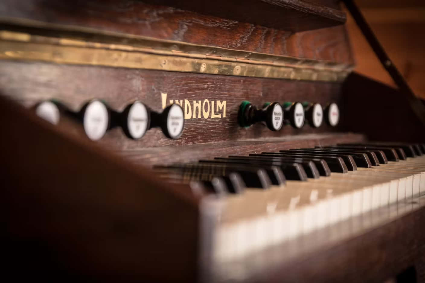 Vintage Piano Keyboardand Brand Name Wallpaper