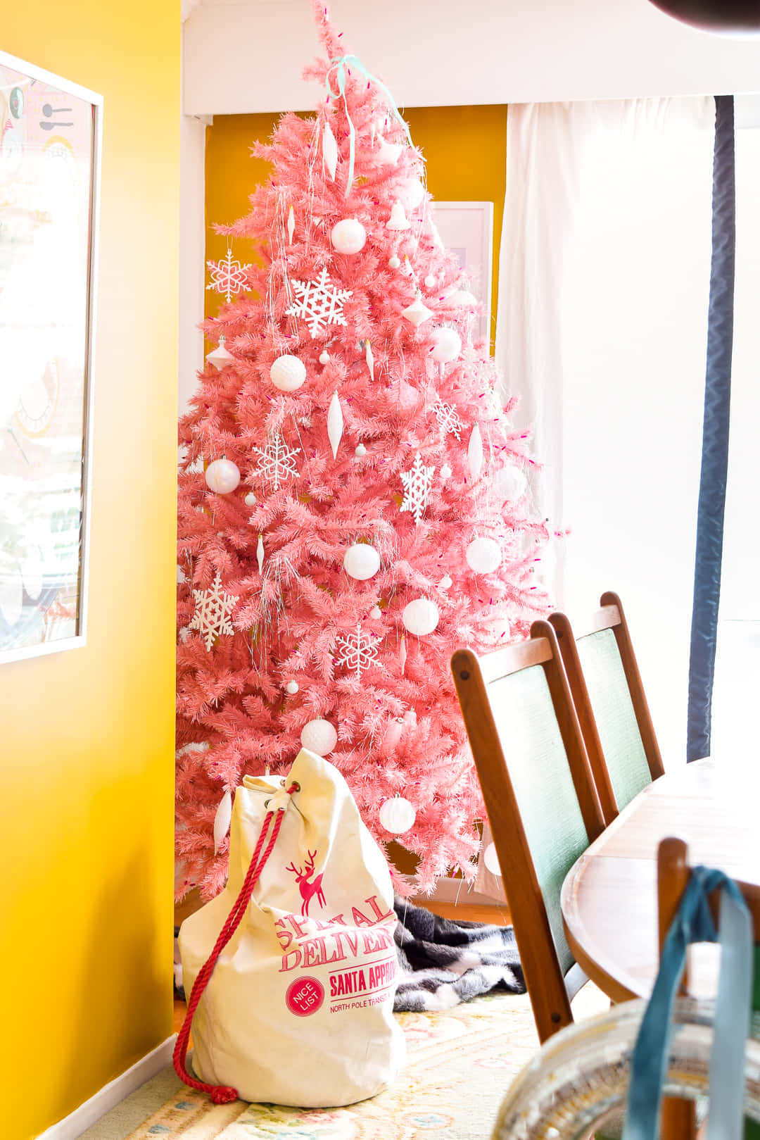 Vintage Pink Christmas Tree Decor Wallpaper