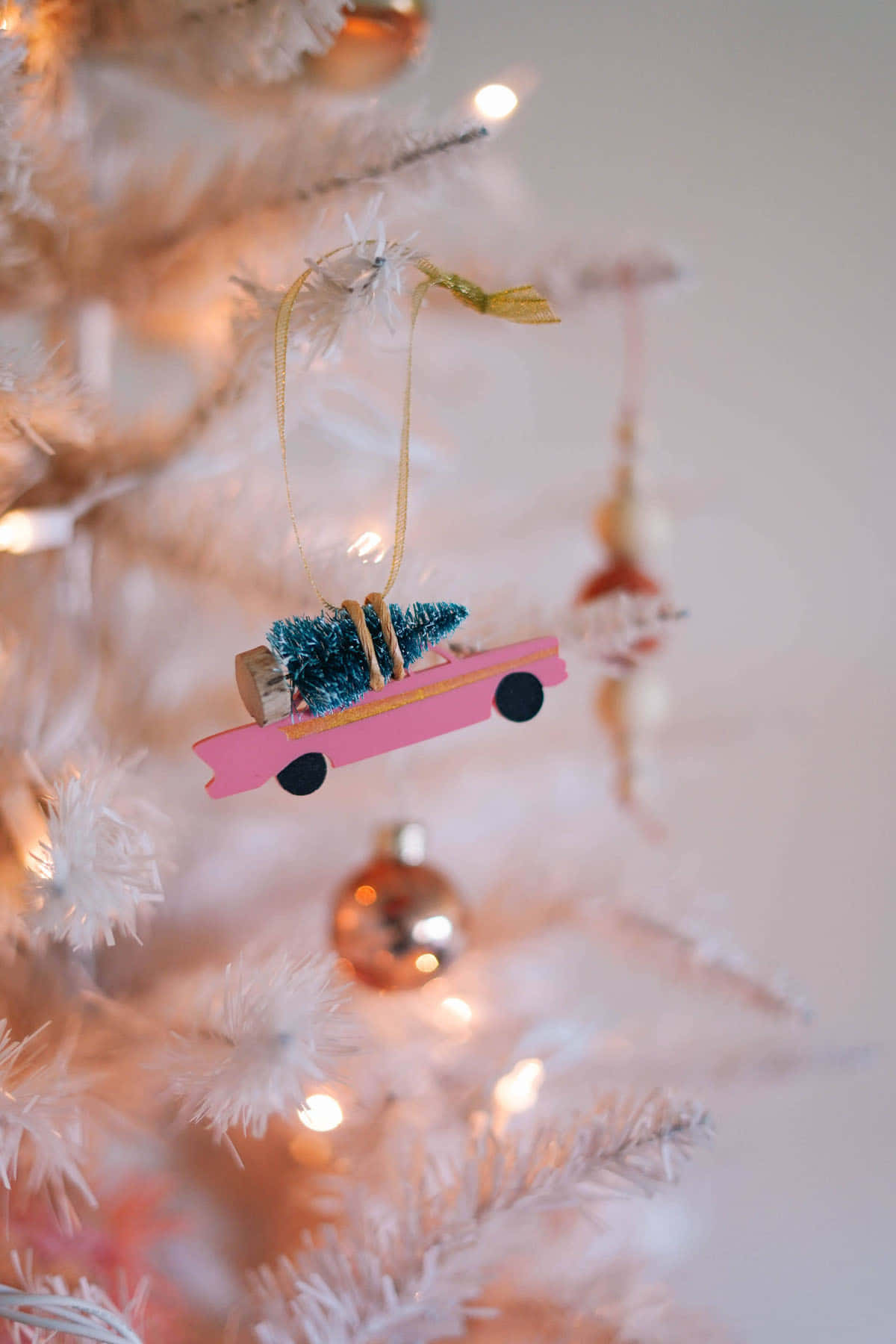 Vintage Pink Wagon Christmas Ornament Wallpaper