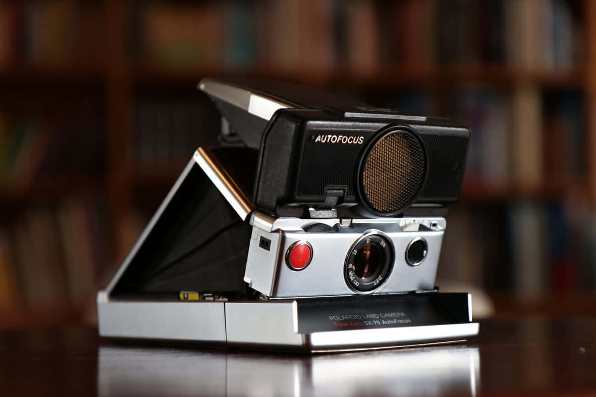 Vintage Polaroid Cameraon Desk Wallpaper