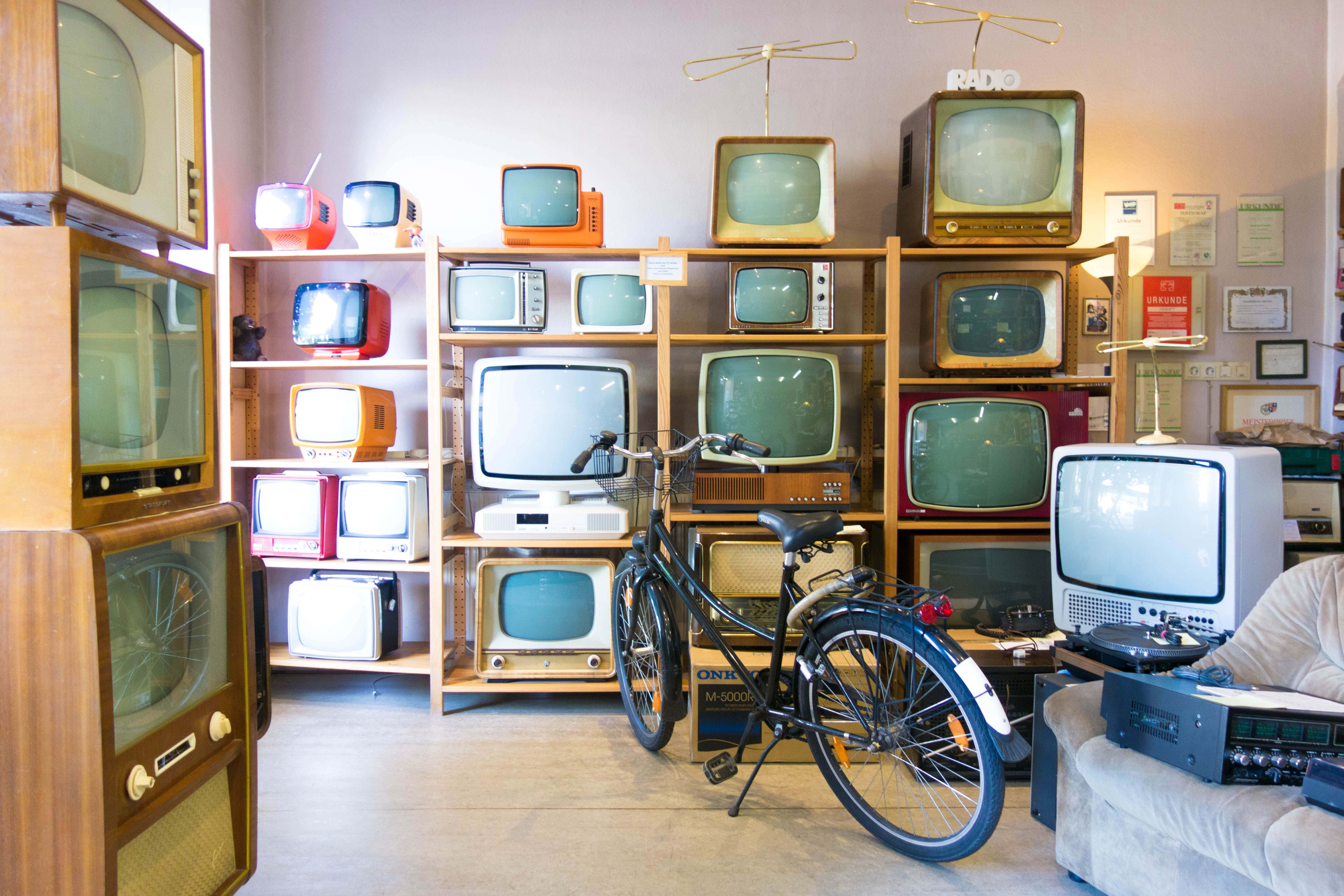 Vintage Retro Television On A Wooden Stool Wallpaper