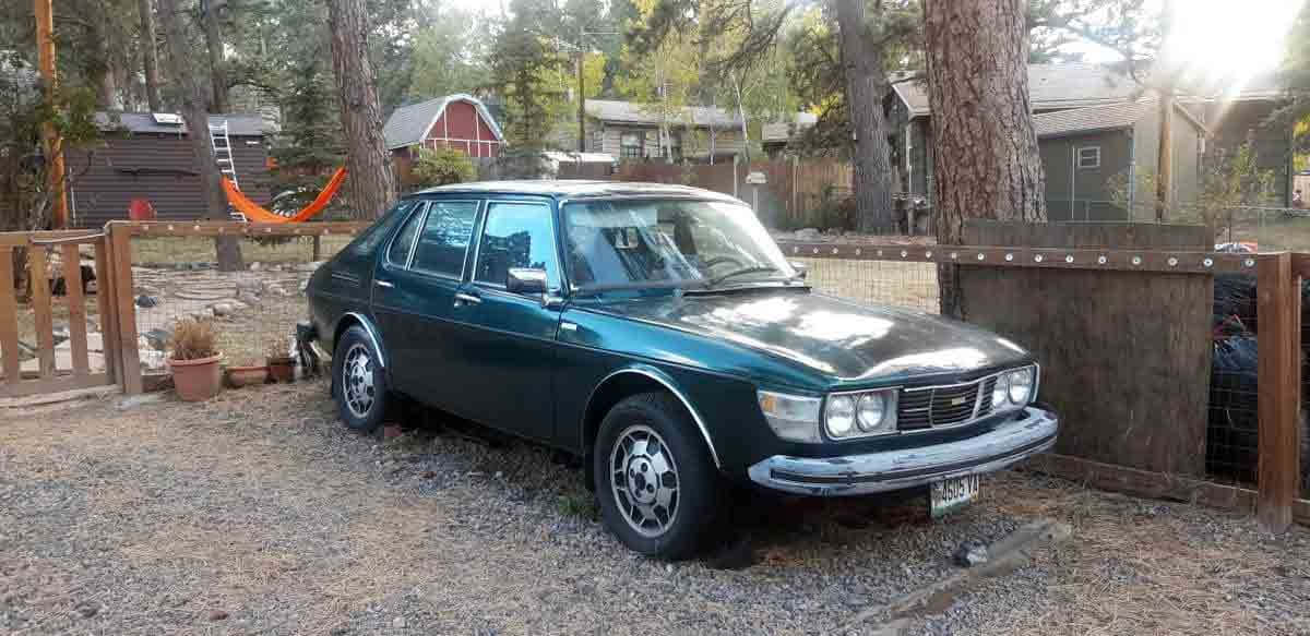 Vintage Saab 99 In Pristine Condition Wallpaper