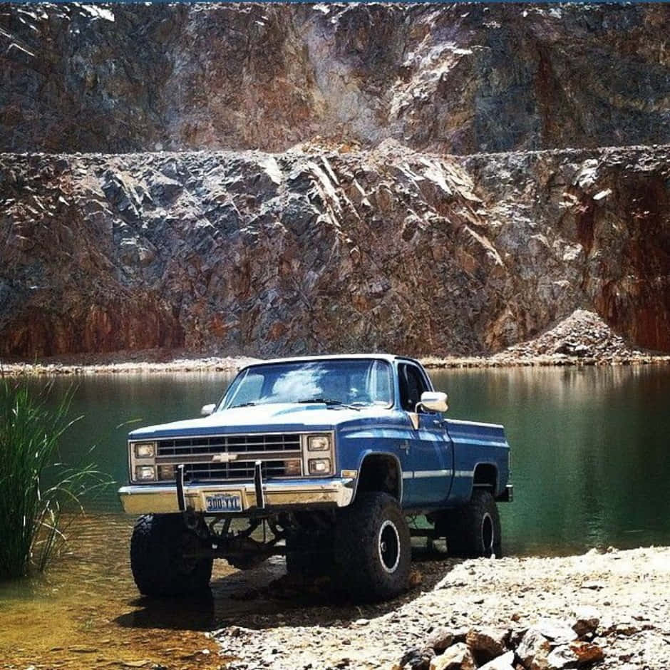 Vintage Square Body Truckby Lake Wallpaper