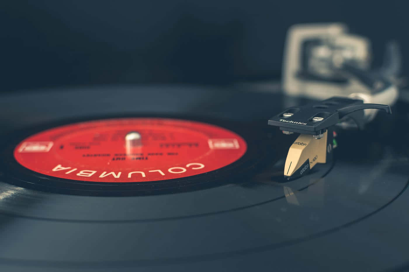 Vintage Vinyl Record Player Wallpaper