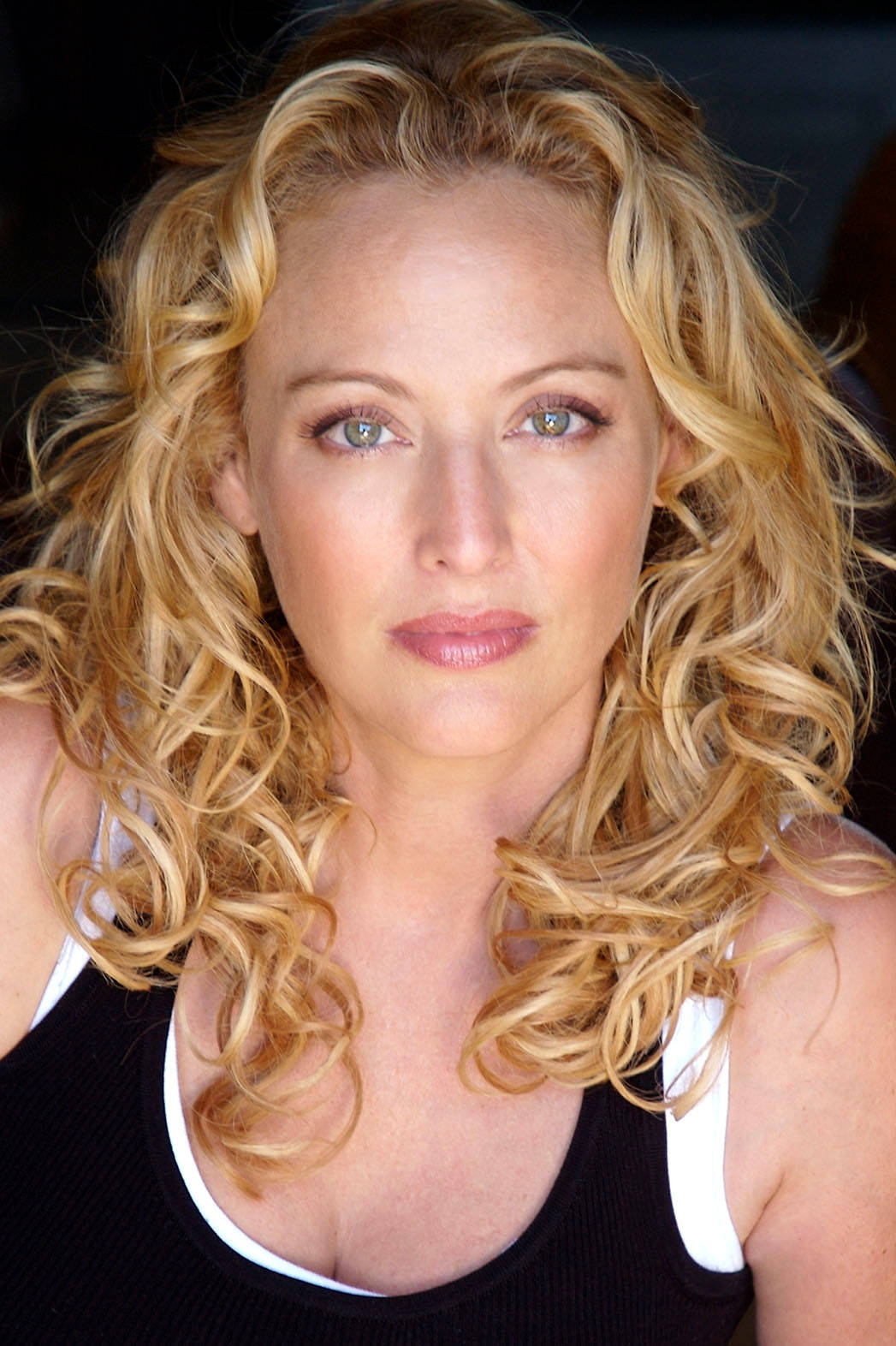 Virginia Madsen Fantastic Golden Curls Wallpaper