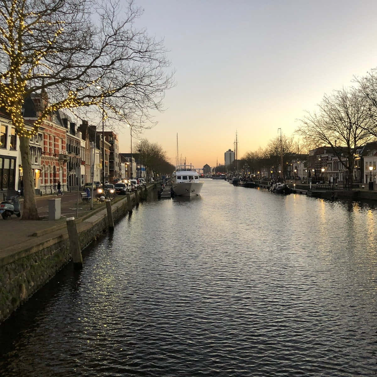 Vlaardingen Canal Dusk View Wallpaper