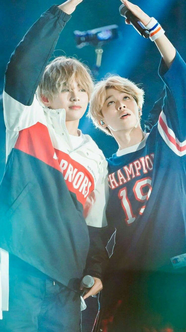 Vmin Heart Arms Wallpaper