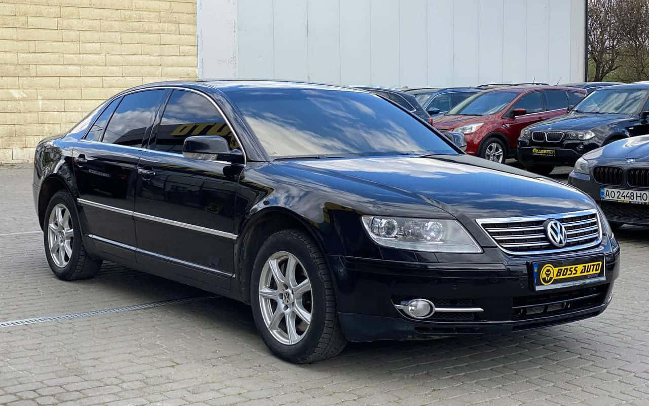 Volkswagen Phaeton Black Sedan Parked Outdoors Wallpaper