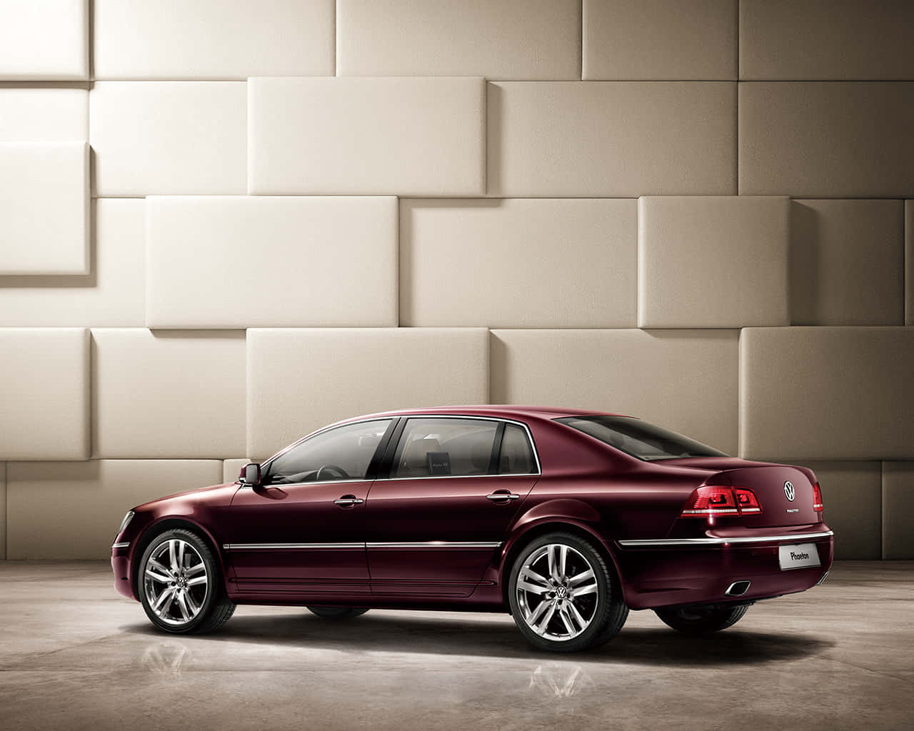 Volkswagen Phaeton Luxury Sedan Wallpaper