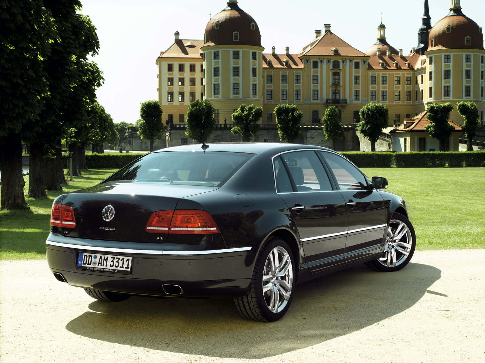 Volkswagen Phaeton Luxury Sedan Parked Outside Castle Wallpaper