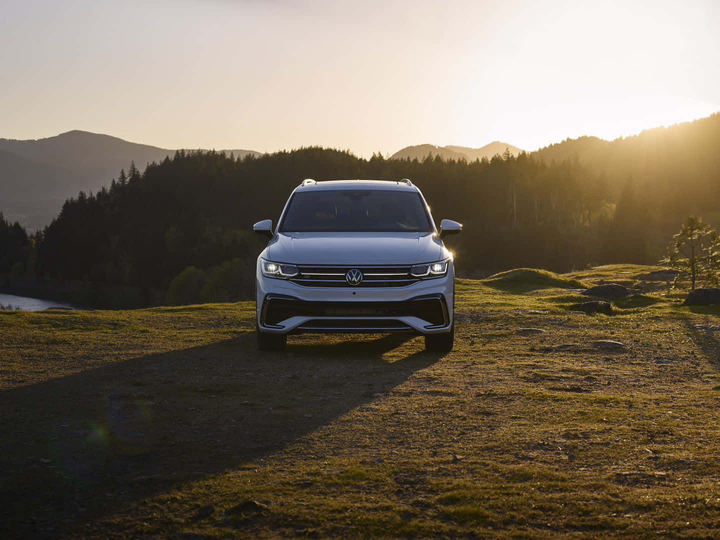 Volkswagen Tiguan Sunset Mountain Backdrop Wallpaper