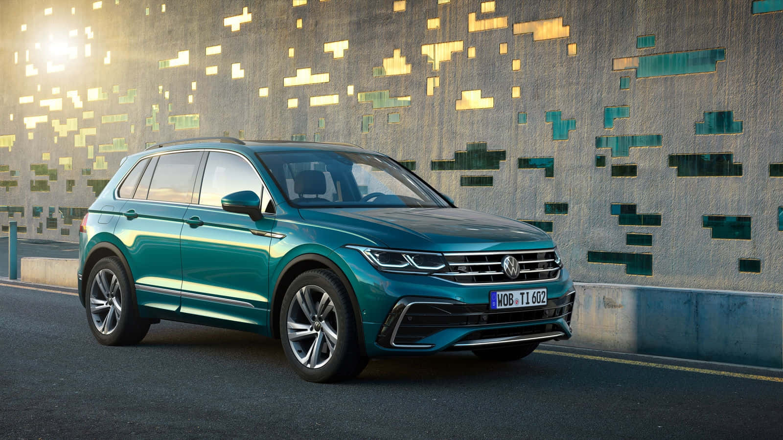 Volkswagen Tiguan Urban Backdrop Wallpaper