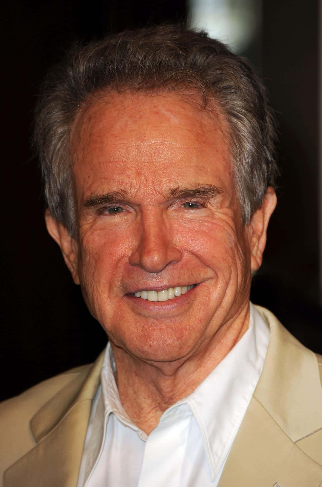 Warren Beatty In A Classic Hollywood Setting Wallpaper