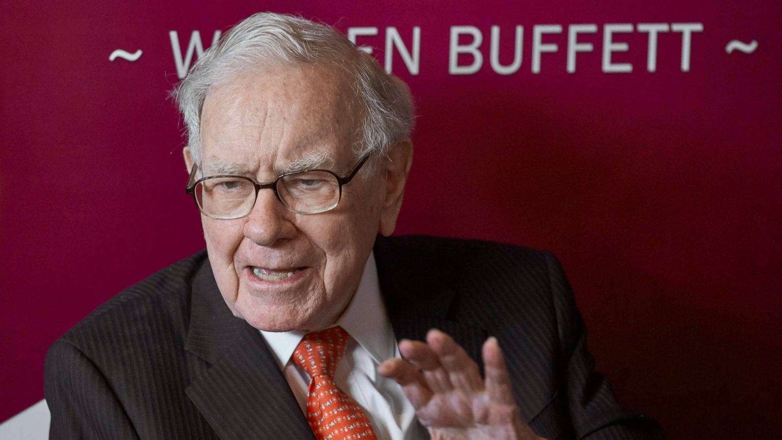 Warren Buffett - The Billionaire Ceo In Action Wallpaper