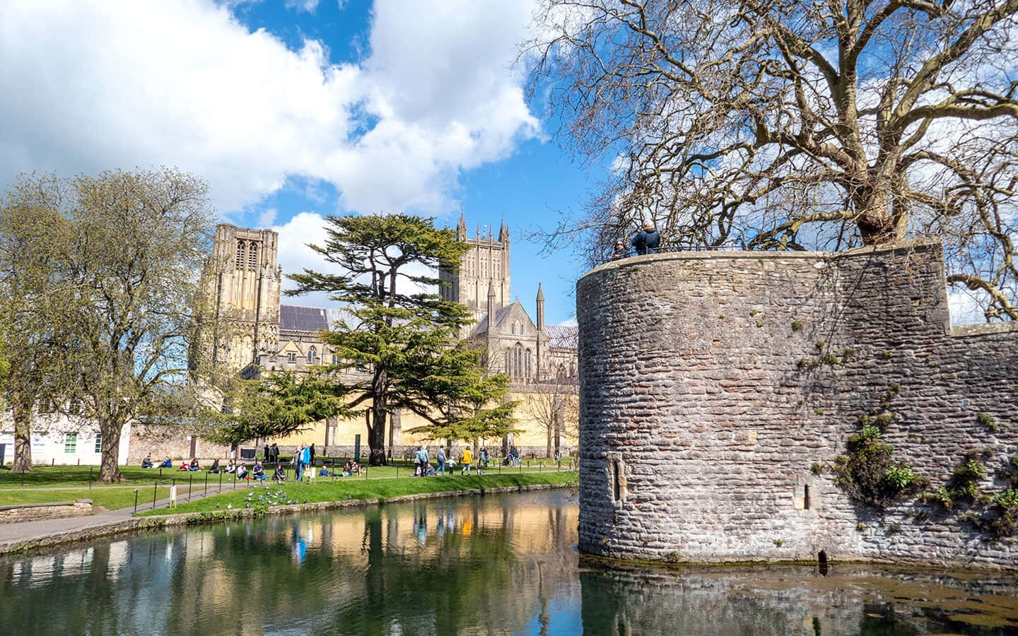 Wells Cathedraland Moat Reflections Wallpaper