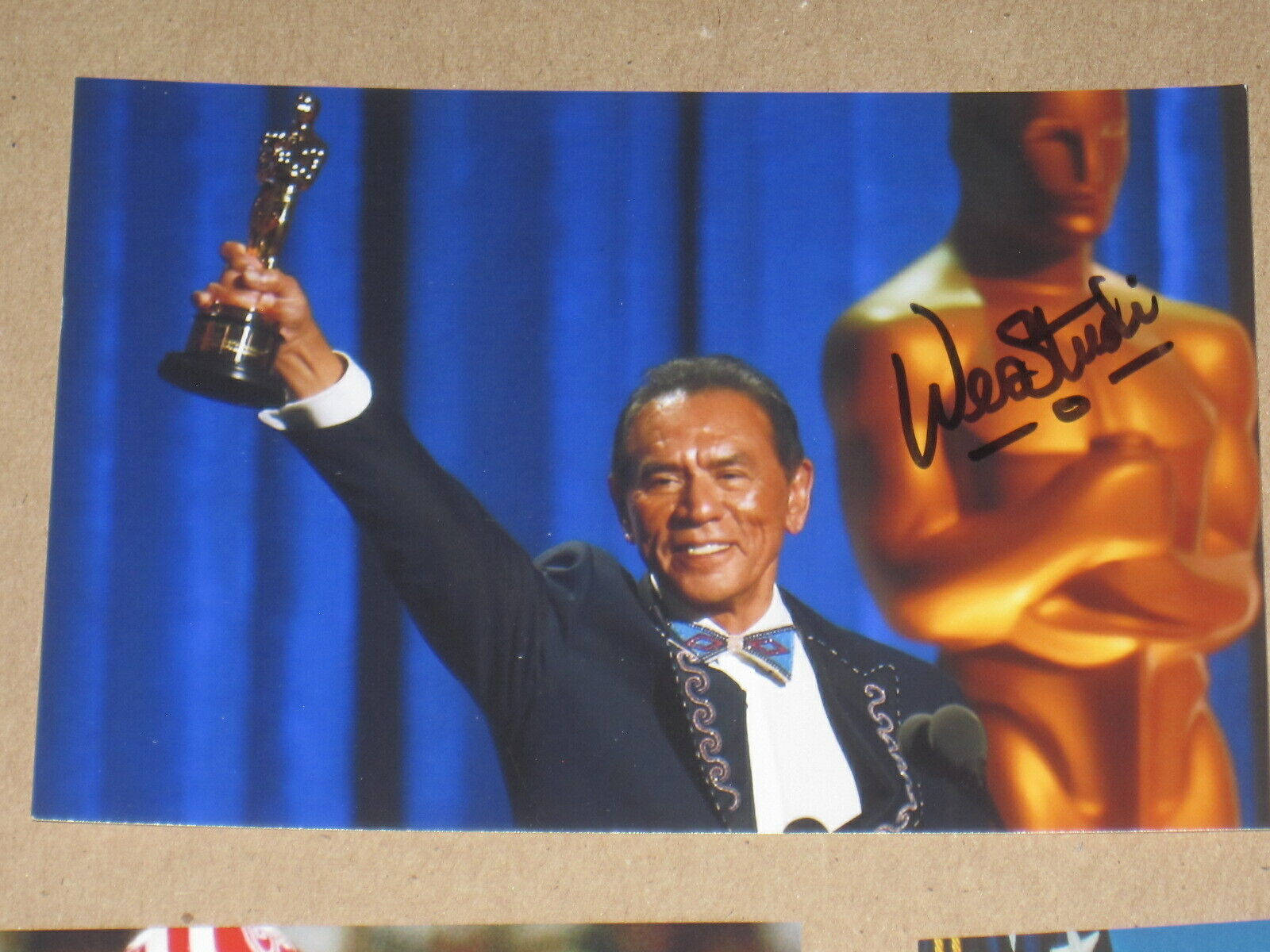 Wes Studi Winning In Oscar Wallpaper