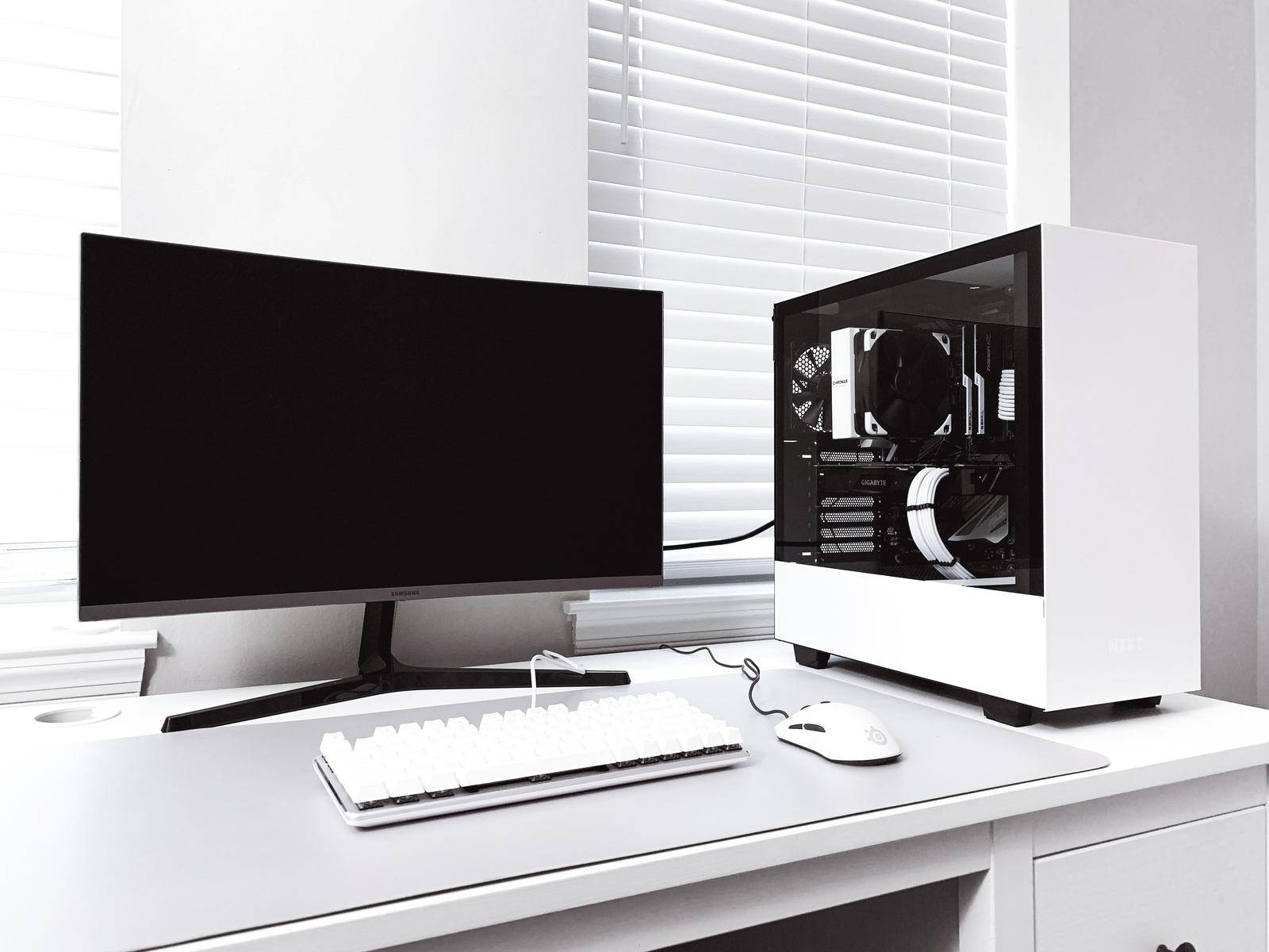 White And Black Pc Gaming Set Up Wallpaper