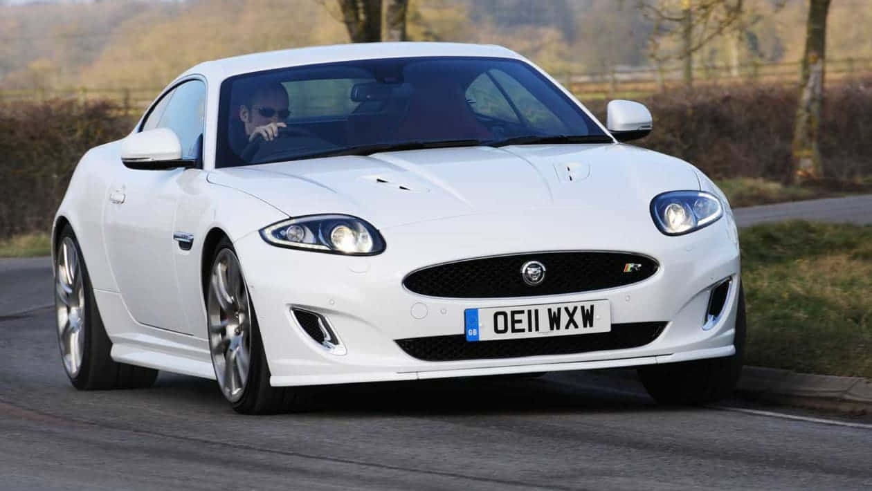 White Jaguar X K Dynamic Drive Wallpaper