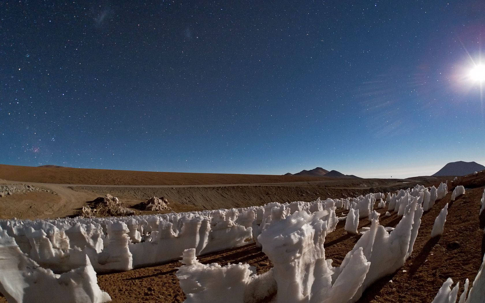 White Rocks In Desert Wallpaper