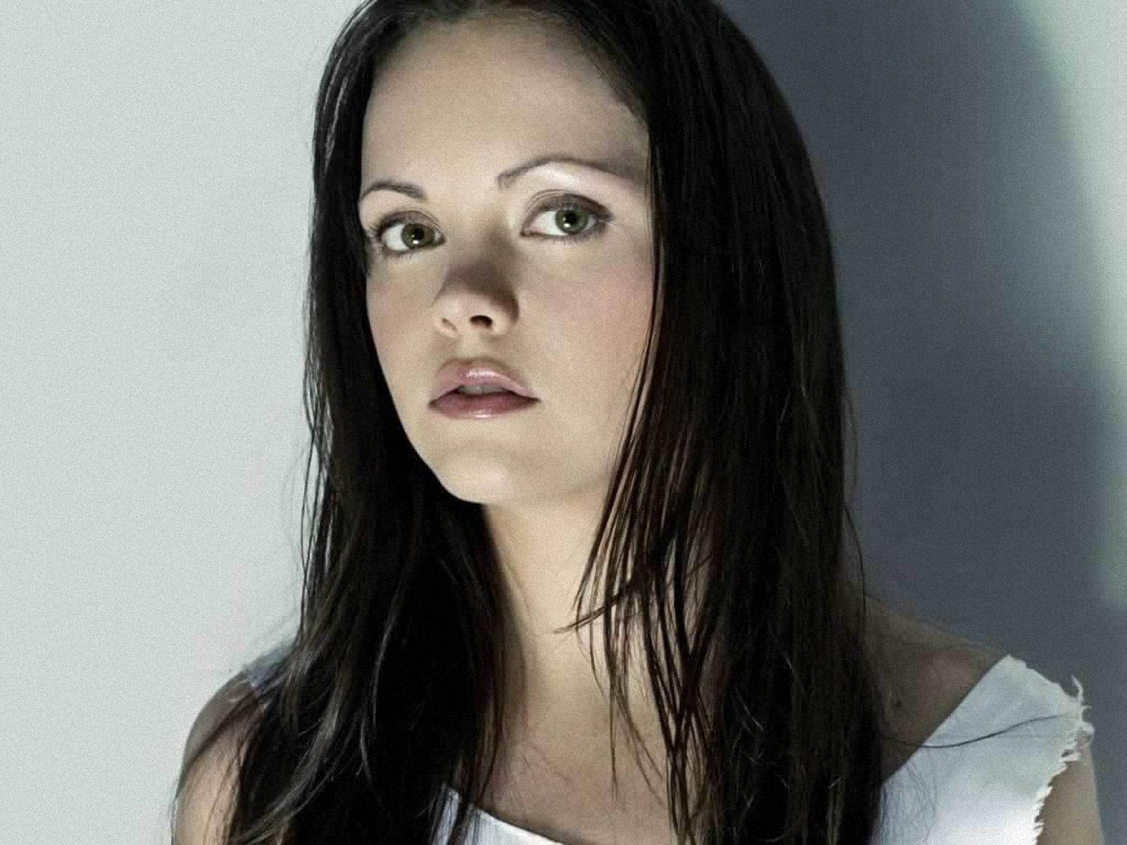 White Top Christina Ricci Wallpaper