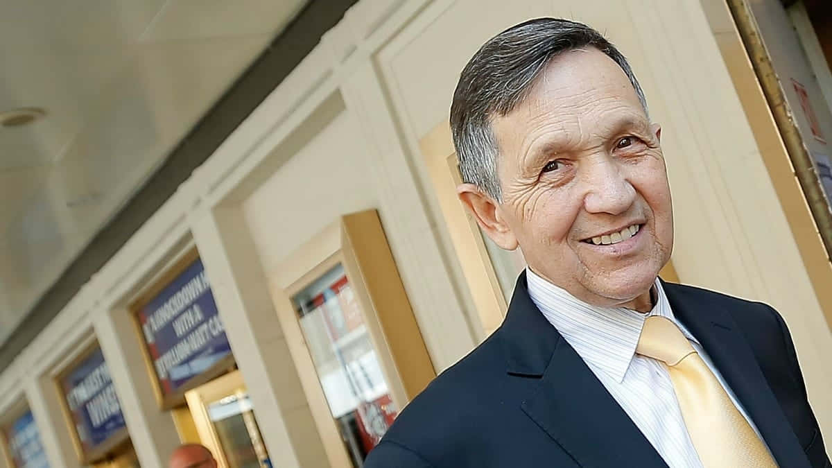 Wide Smile Of Dennis Kucinich Wallpaper