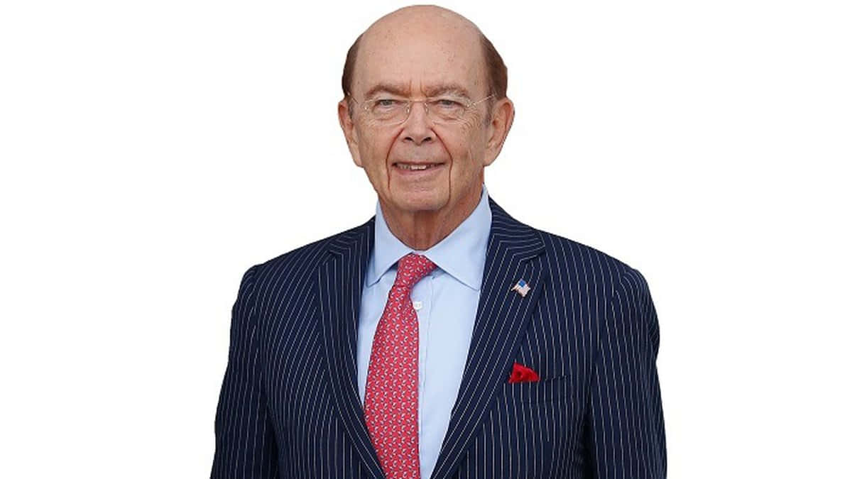 Wilbur Ross In Formal Attire Wallpaper