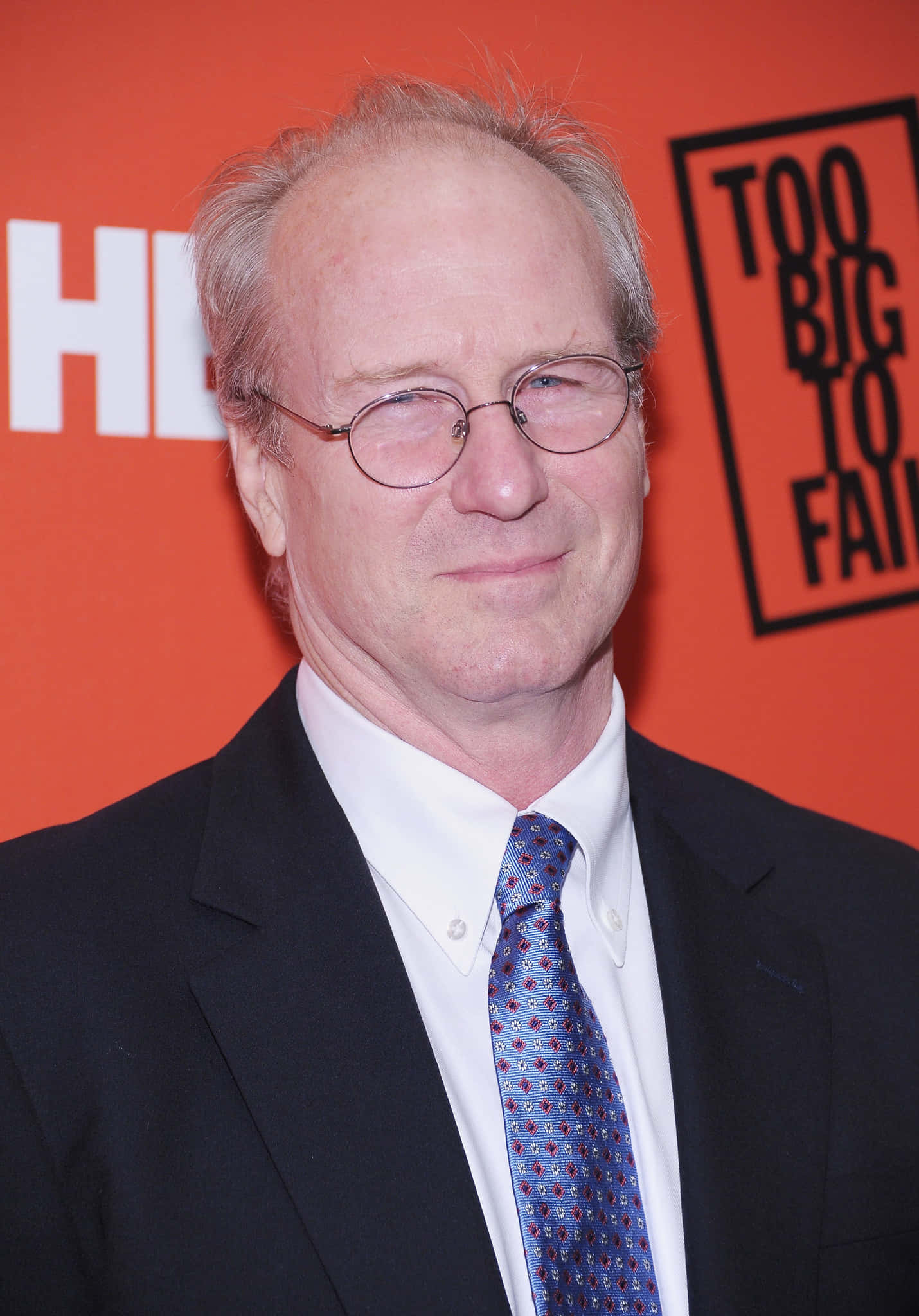 William Hurt Smiling In A Close-up Headshot Wallpaper