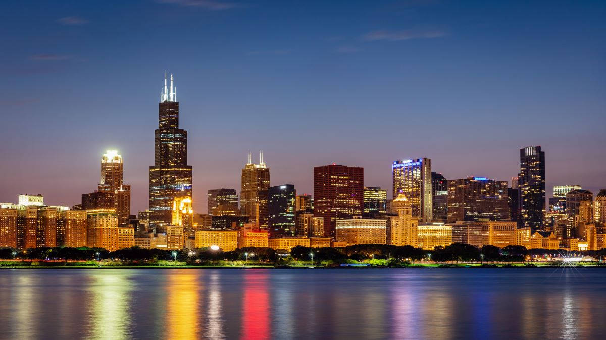 Willis Tower In Chicago, Illinois At Night Wallpaper