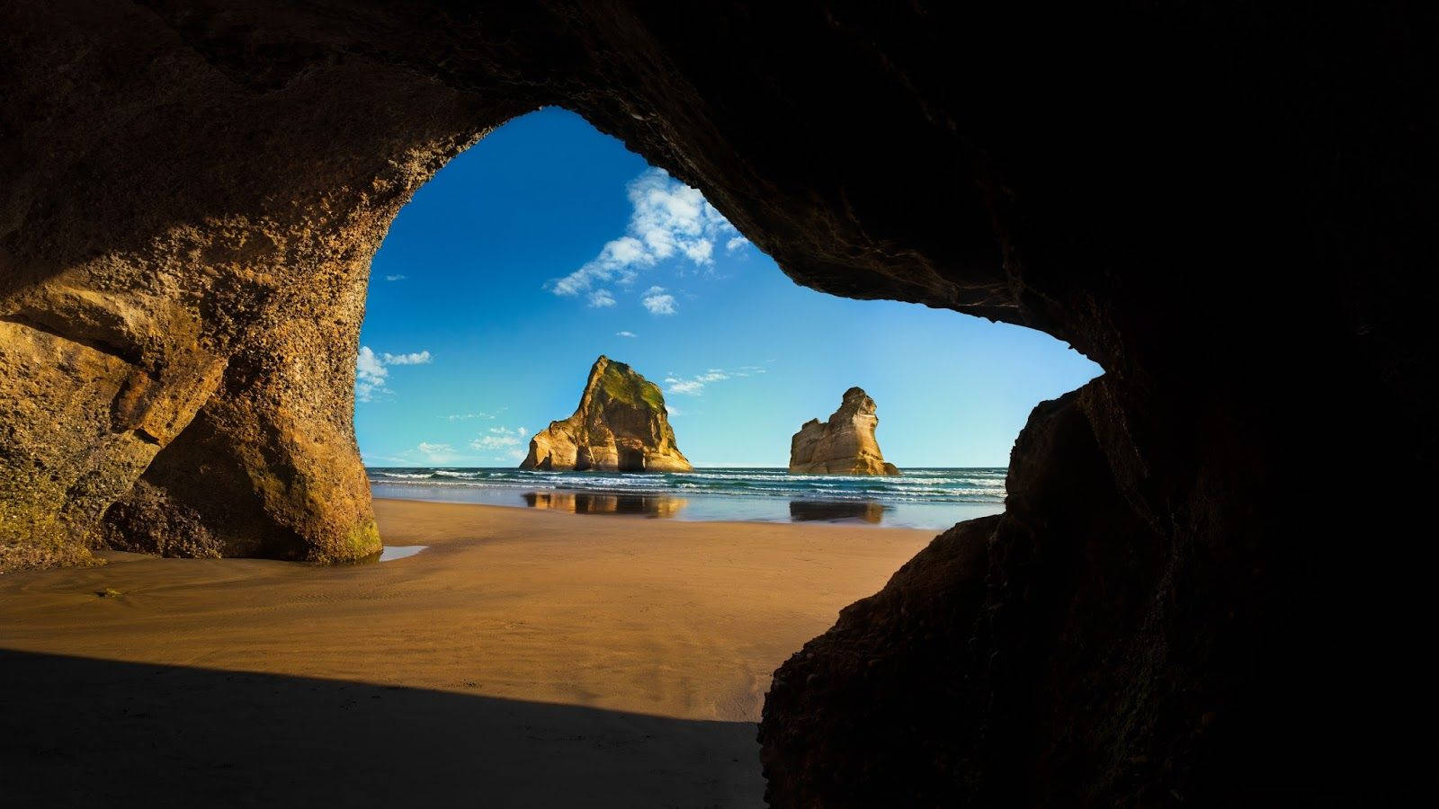 Windows 10 Hd Beach Cave Wallpaper