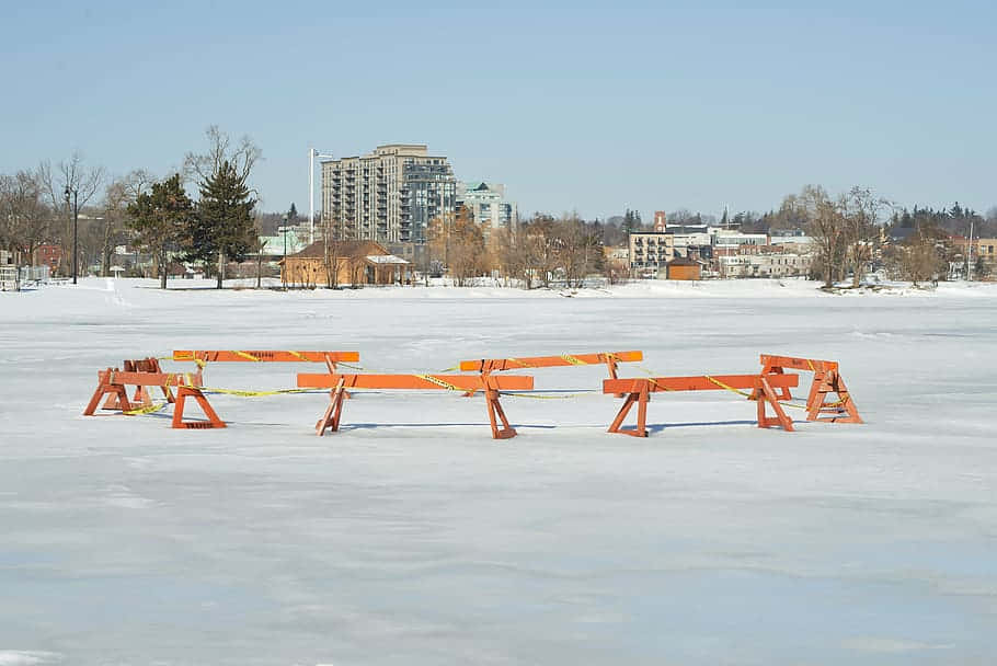 Winter Barrierson Frozen Lake Barrie Wallpaper