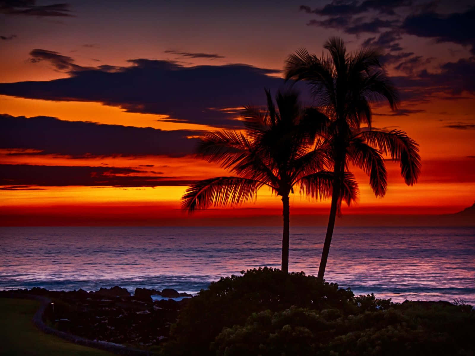 Witness A Magical Sunset Over Hawaii Wallpaper